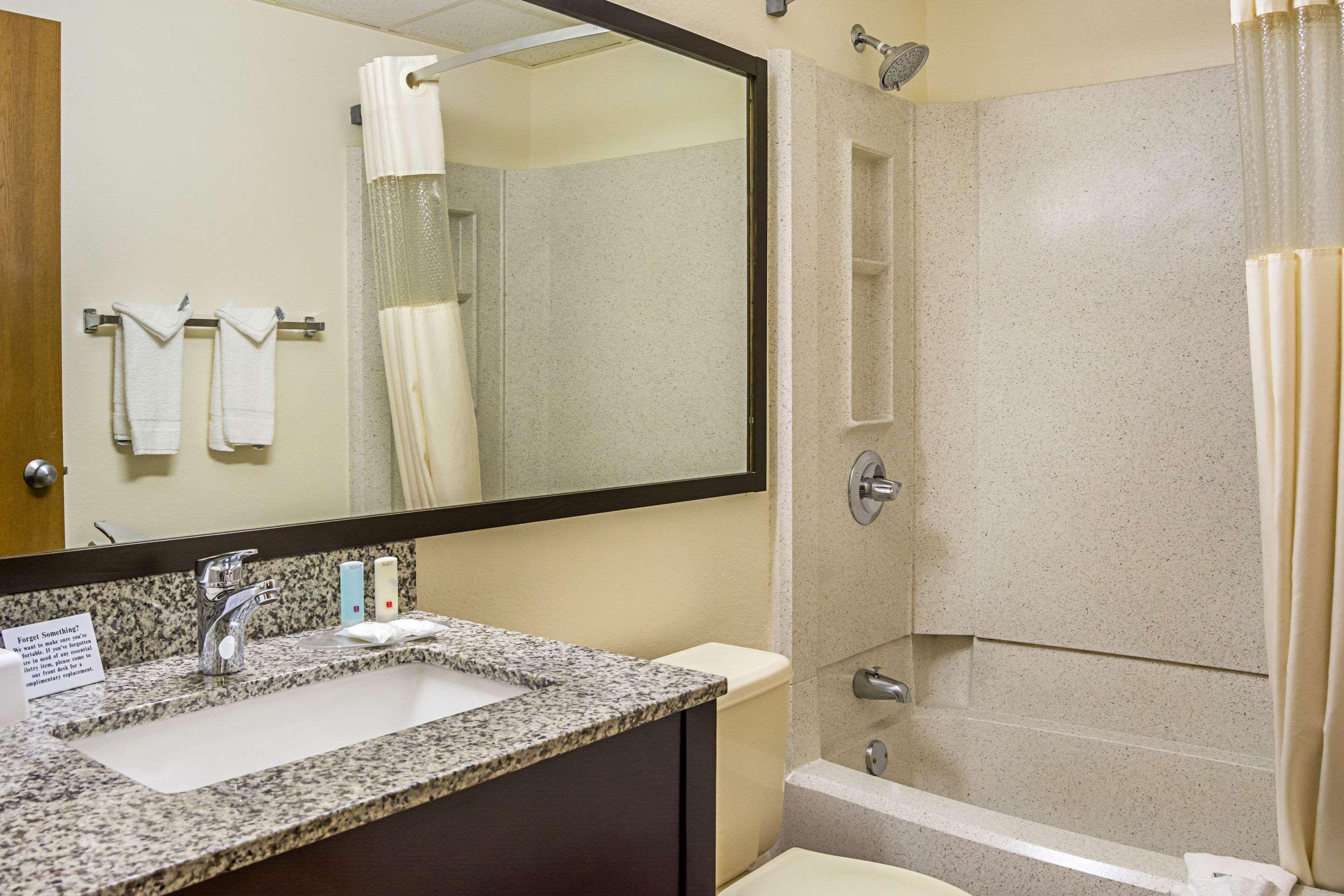 Quality Inn & Suites Clackamas - Portland Екстер'єр фото